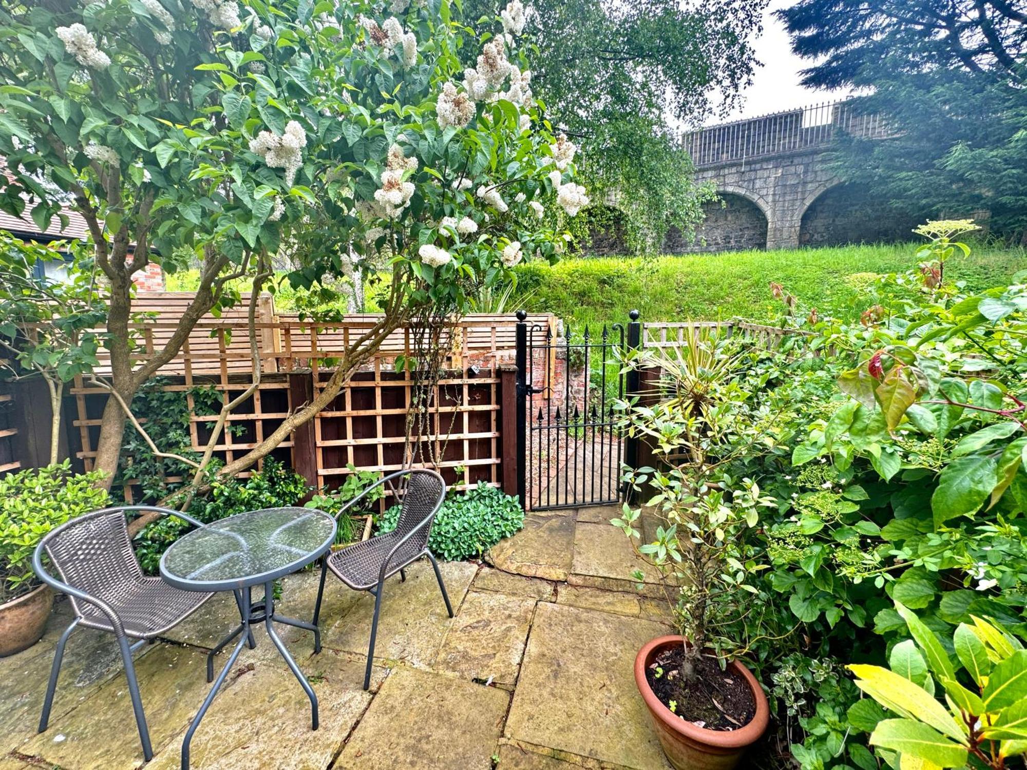 Cherry Blossom Cottage York Exterior foto